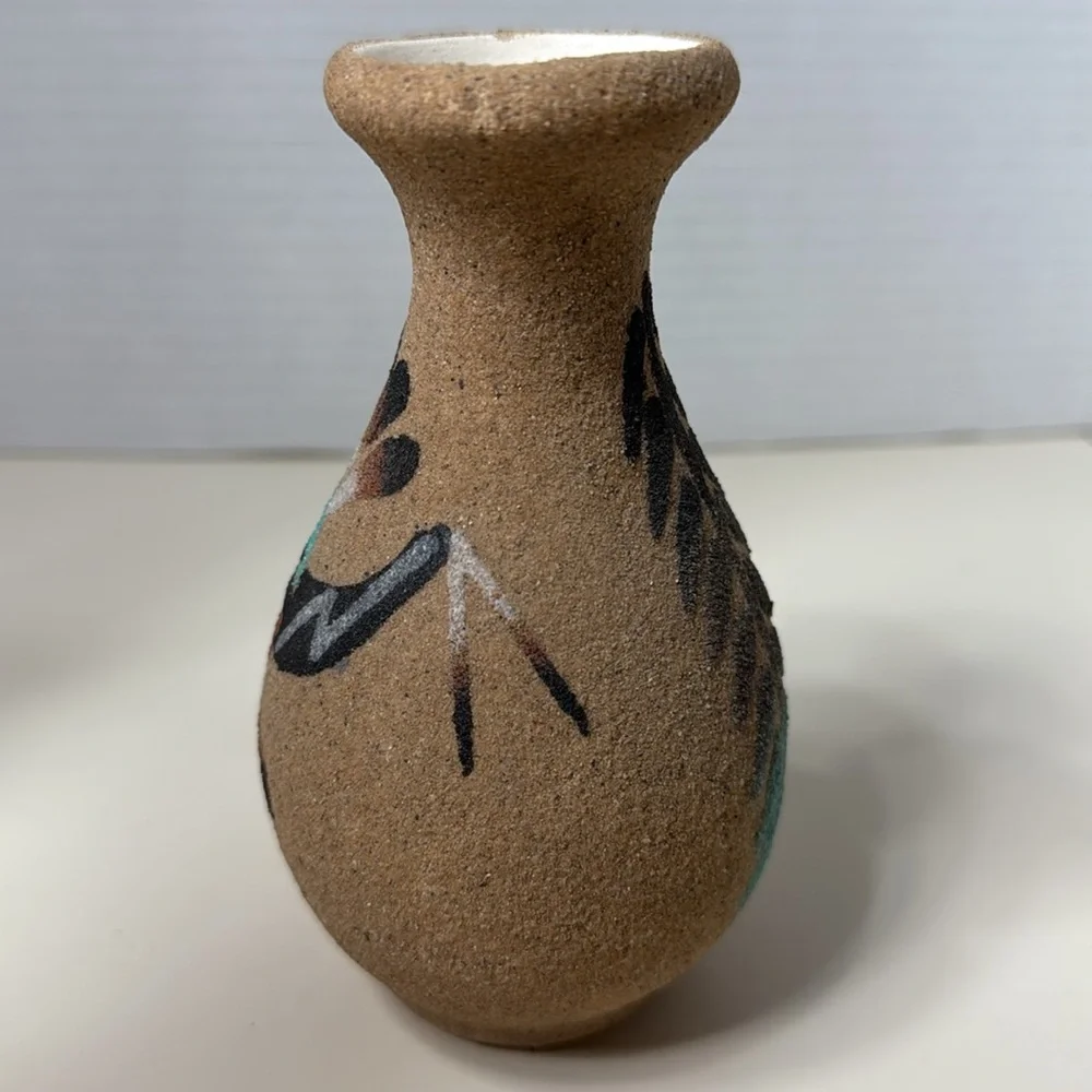 Southwest Navajo Dine Signed Sand Art Pottery Decorative Vase with Tribal Design